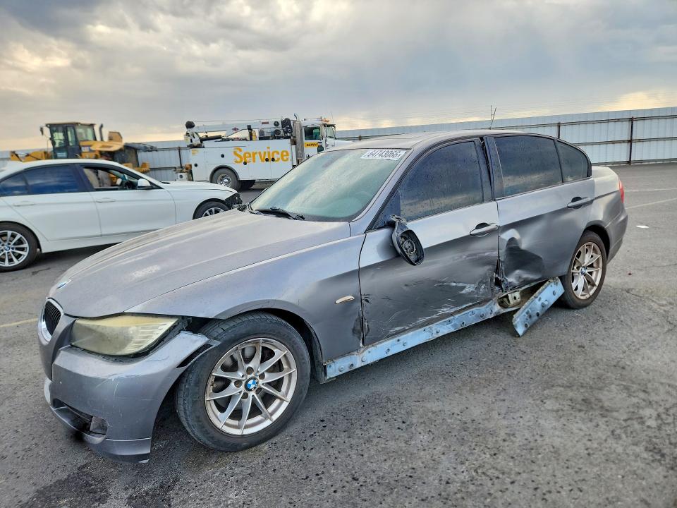 64743066 :رقم المزاد ، WBAPH5G58ANM70154 vin ، 2010 Bmw 328 مزاد بيع