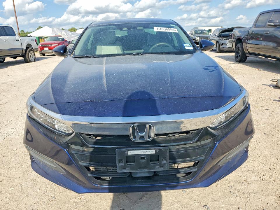 64834556 :رقم المزاد ، 1HGCV1F18JA013855 vin ، 2018 Honda Accord مزاد بيع