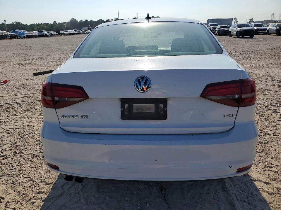 61641136 :رقم المزاد ، 3VWDB7AJXHM390770 vin ، 2017 Volkswagen Jetta مزاد بيع