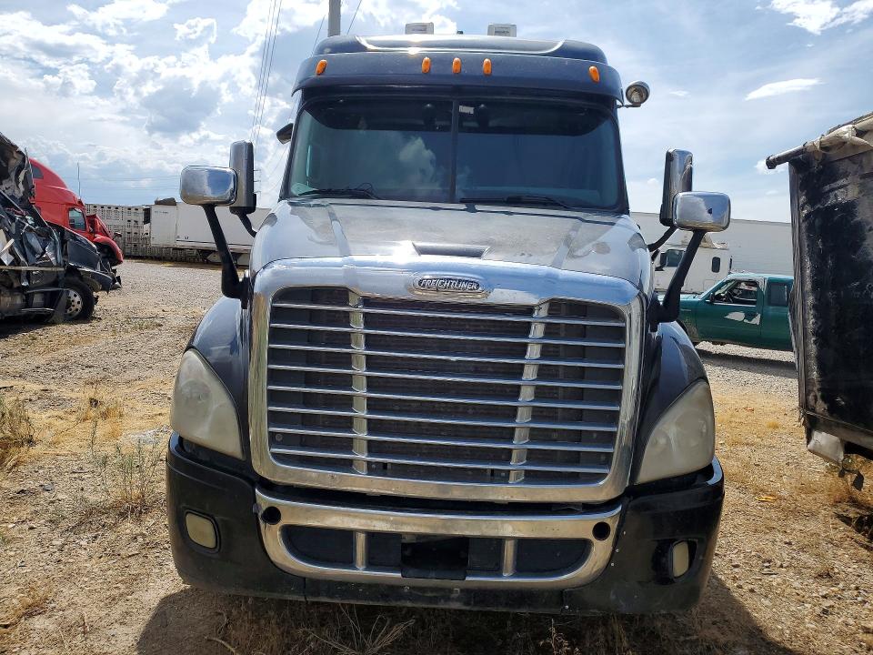 2014 Freightliner Cascadia 125 მანქანა იყიდება აუქციონზე, vin: 3AKJGLD66ESFP4558, აუქციონის ნომერი: 66267026