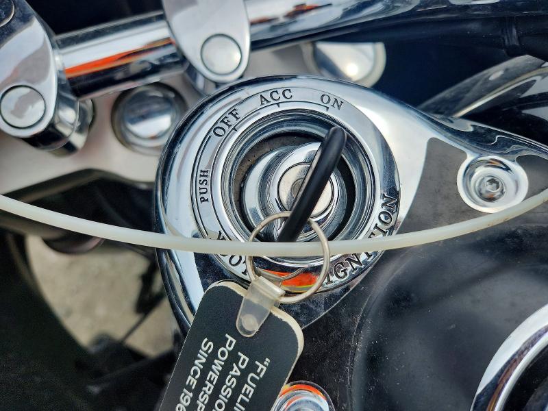 63180526 :رقم المزاد ، JKBVNRB1XFA010593 vin ، 2015 Kawasaki Vn1700 مزاد بيع