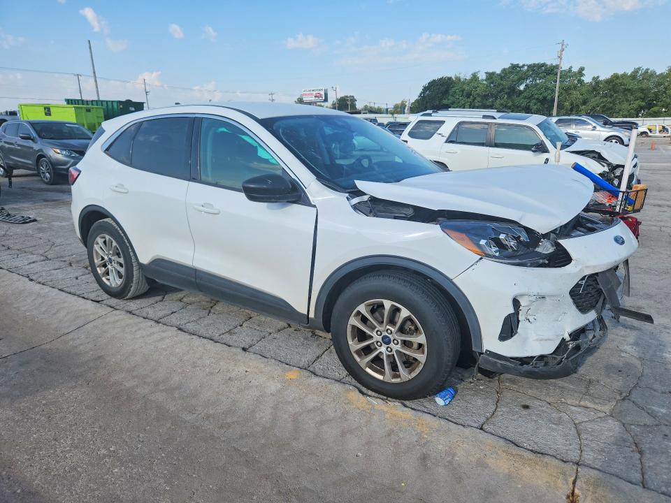 64542446 :رقم المزاد ، 1FMCU0G66NUB31585 vin ، 2022 Ford Escape مزاد بيع
