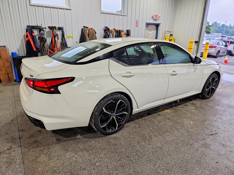 64122336 :رقم المزاد ، 1N4BL4CV3PN367458 vin ، 2023 Nissan Altima مزاد بيع