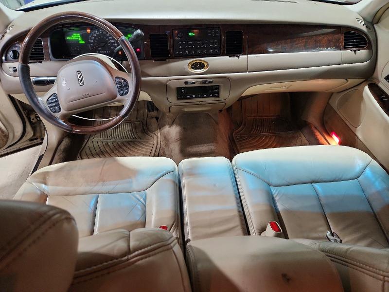 67040816 :رقم المزاد ، 1LNHM83W1YY914126 vin ، 2000 Lincoln Town Car مزاد بيع