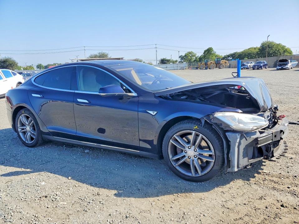 63195876 :رقم المزاد ، 5YJSA1H13EFP46279 vin ، 2014 Tesla Model S مزاد بيع