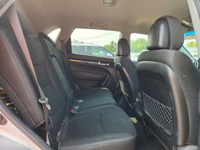 63562386 :رقم المزاد ، 5XYKT3A61FG577286 vin ، 2015 Kia Sorento مزاد بيع