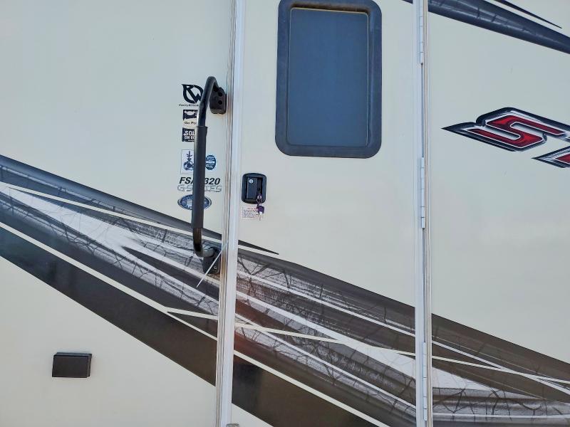 63142756 :رقم المزاد ، 4X4FSFJ22JC018985 vin ، 2018 Stealth Recreational Vehicle (rv) مزاد بيع