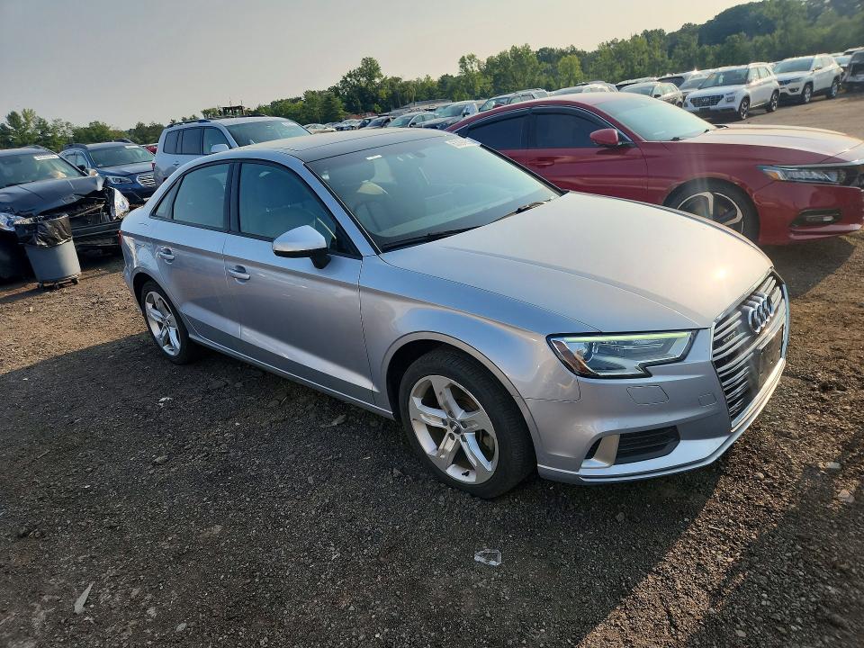 Продажа на аукционе авто 2017 Audi A3, vin: WAUB8GFF2H1074271, номер лота: 63394996
