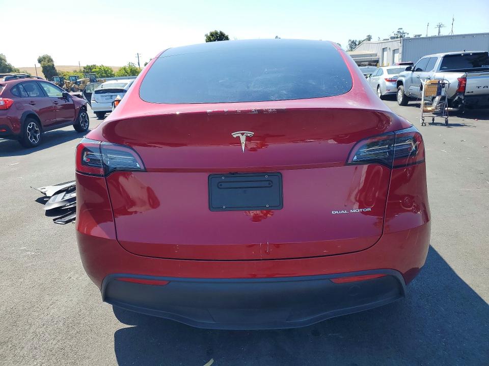 64827406 :رقم المزاد ، 7SAYGAEE8RF163831 vin ، 2024 Tesla Model Y مزاد بيع