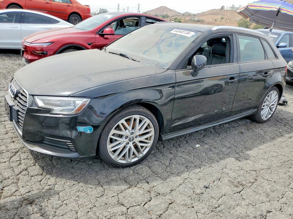 Продаж на аукціоні авто 2018 Audi A3, vin: WAUUPBFF3JA058164, номер лоту: 64848136