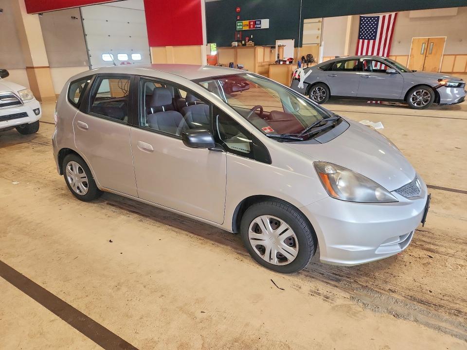 64631646 :رقم المزاد ، JHMGE8H33BC008512 vin ، 2011 Honda Fit مزاد بيع