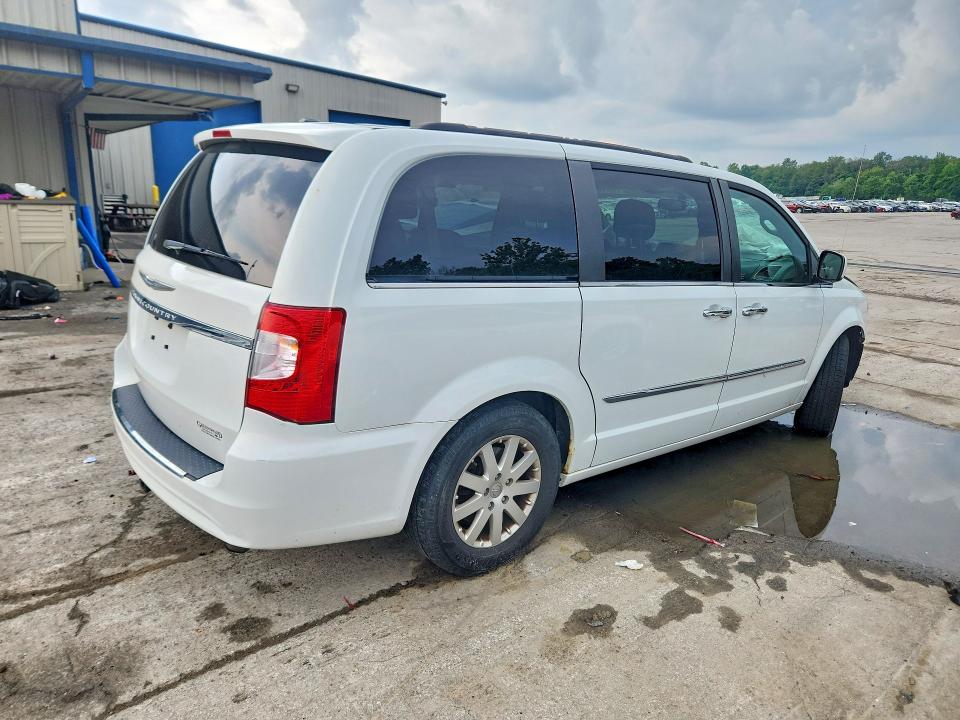 64475856 :رقم المزاد ، 2C4RC1BG7FR617814 vin ، 2015 Chrysler Town & Country مزاد بيع