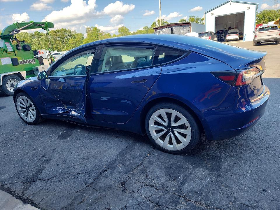 2022 Tesla Model 3 მანქანა იყიდება აუქციონზე, vin: 5YJ3E1EA3NF370793, აუქციონის ნომერი: 63899696