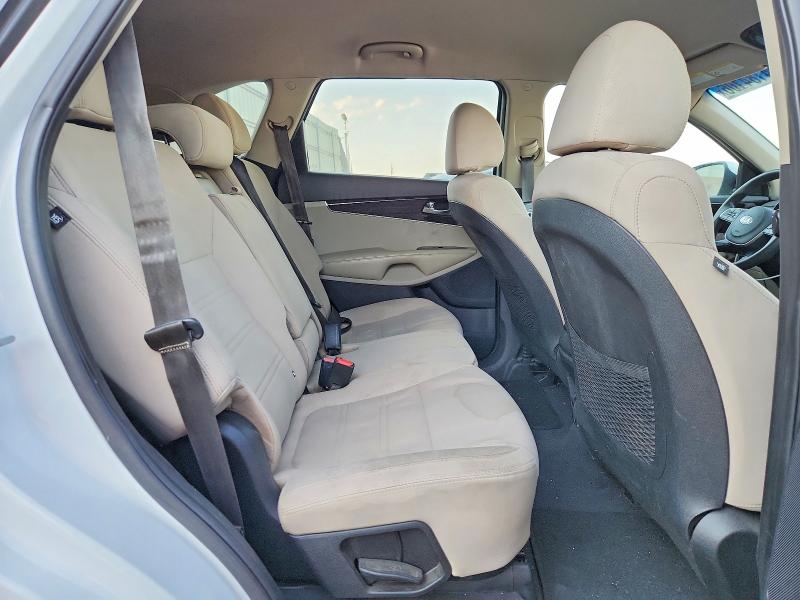 64184106 :رقم المزاد ، 5XYPG4A58KG490194 vin ، 2019 Kia Sorento مزاد بيع
