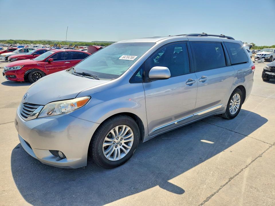 64704766 :رقم المزاد ، 5TDYK3DC5DS395010 vin ، 2013 Toyota Sienna مزاد بيع