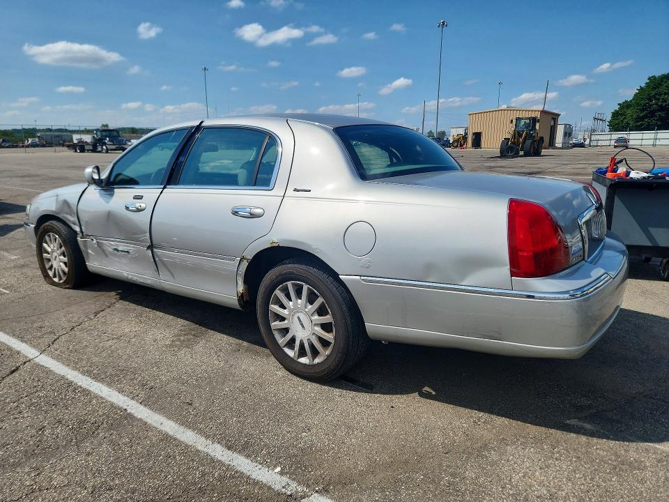 Продажа на аукционе авто 2007 Lincoln Town Car, vin: 1LNHM81W67Y601087, номер лота: 64112036