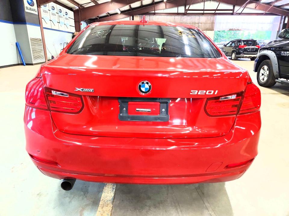 65152466 :رقم المزاد ، WBA3C3G58FNS73297 vin ، 2015 Bmw 320 مزاد بيع