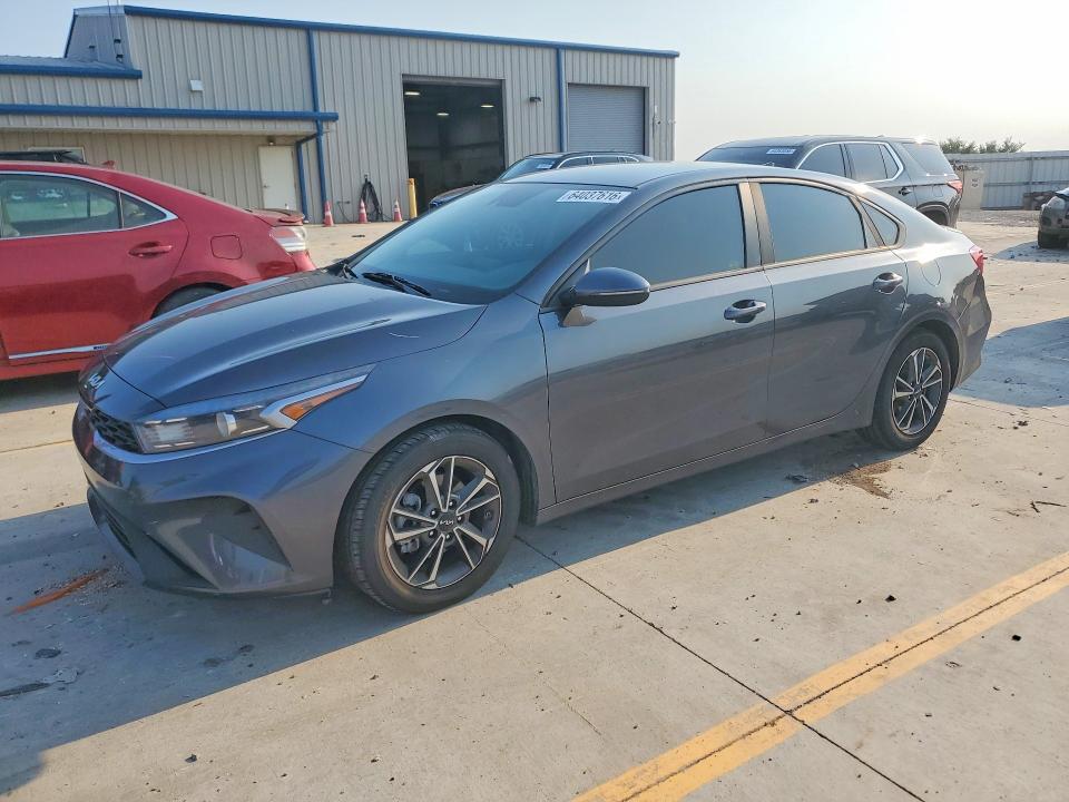 64037616 :رقم المزاد ، 3KPF24AD8NE434288 vin ، 2022 Kia Forte مزاد بيع