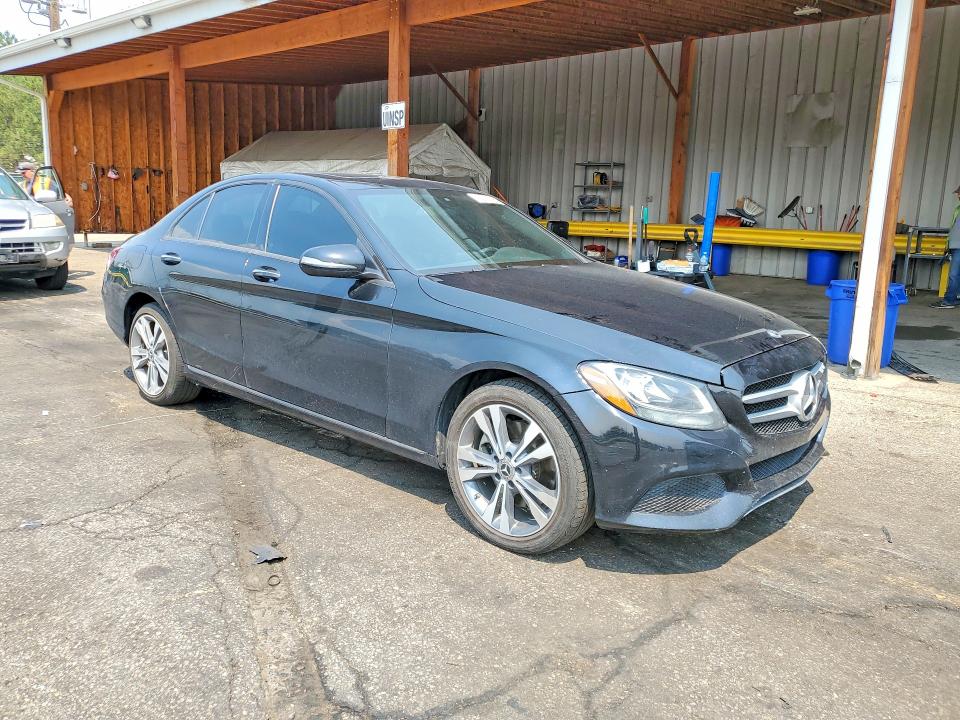 63703686 :رقم المزاد ، 55SWF4KB4JU274642 vin ، 2018 Mercedes-benz C مزاد بيع