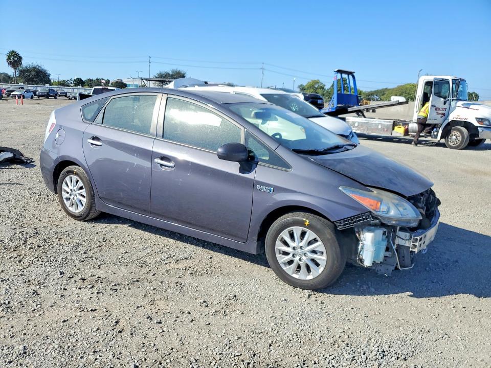 2014 Toyota Prius Plug-in Hybrid მანქანა იყიდება აუქციონზე, vin: JTDKN3DP4E3056807, აუქციონის ნომერი: 67319106