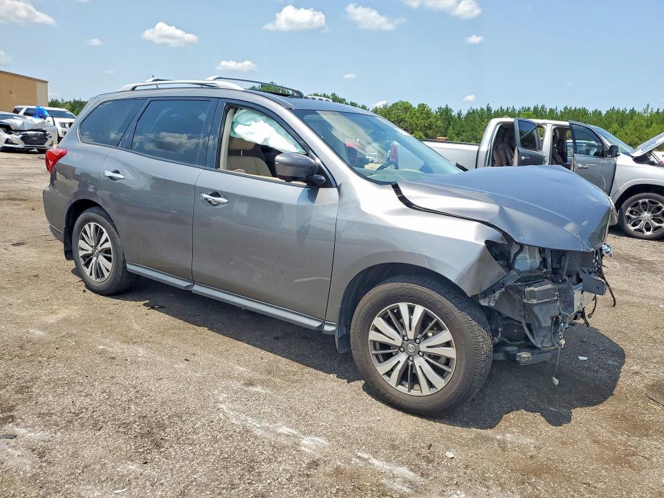 64796206 :رقم المزاد ، 5N1DR2MN1HC641415 vin ، 2017 Nissan Pathfinder مزاد بيع