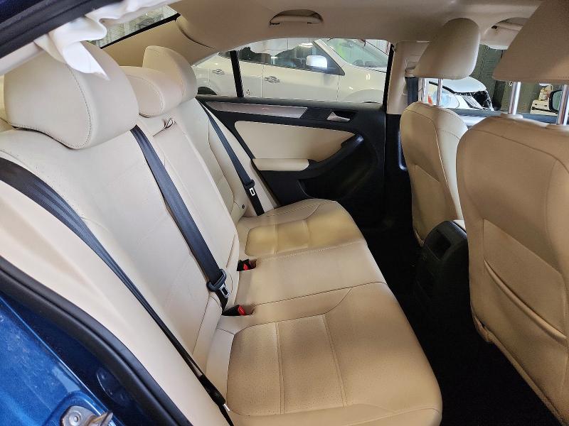 63669286 :رقم المزاد ، 3VWDB7AJ4JM250378 vin ، 2018 Volkswagen Jetta مزاد بيع