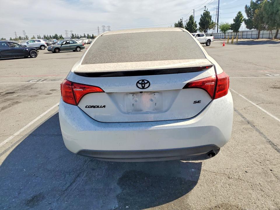 66136846 :رقم المزاد ، 5YFBURHE8HP583193 vin ، 2017 Toyota Corolla مزاد بيع