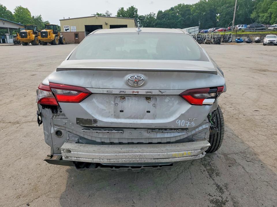 64771066 :رقم المزاد ، 4T1G11AK9MU433800 vin ، 2021 Toyota Camry مزاد بيع