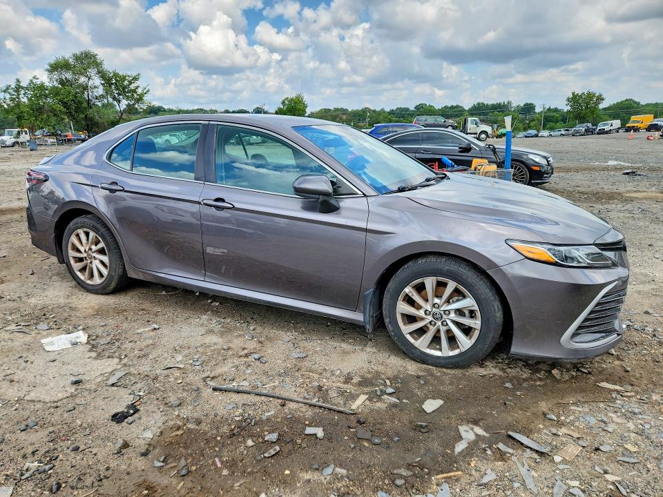 65080246 :رقم المزاد ، 4T1C11BKXPU094255 vin ، 2023 Toyota Camry مزاد بيع