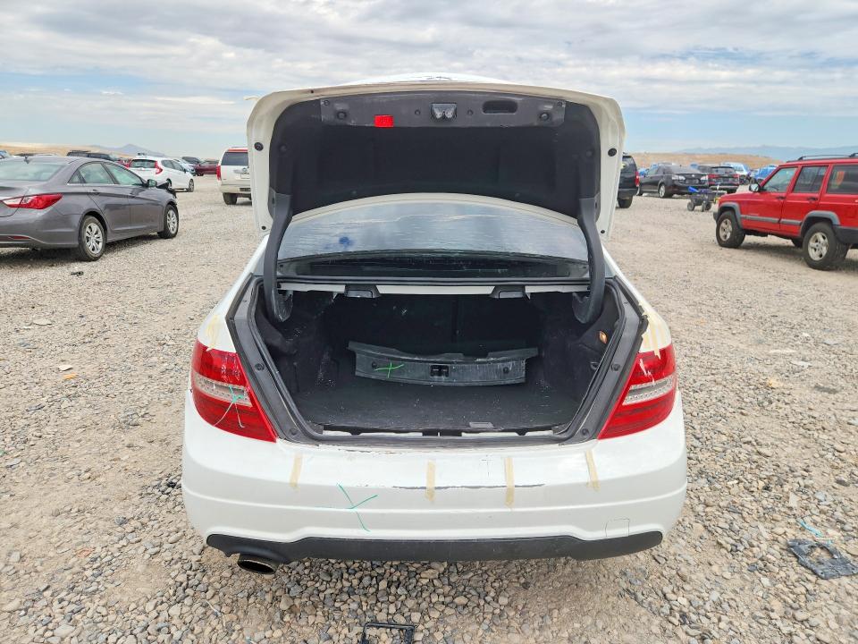2014 Mercedes-benz C მანქანა იყიდება აუქციონზე, vin: WDDGF4HB9EA960922, აუქციონის ნომერი: 66769076
