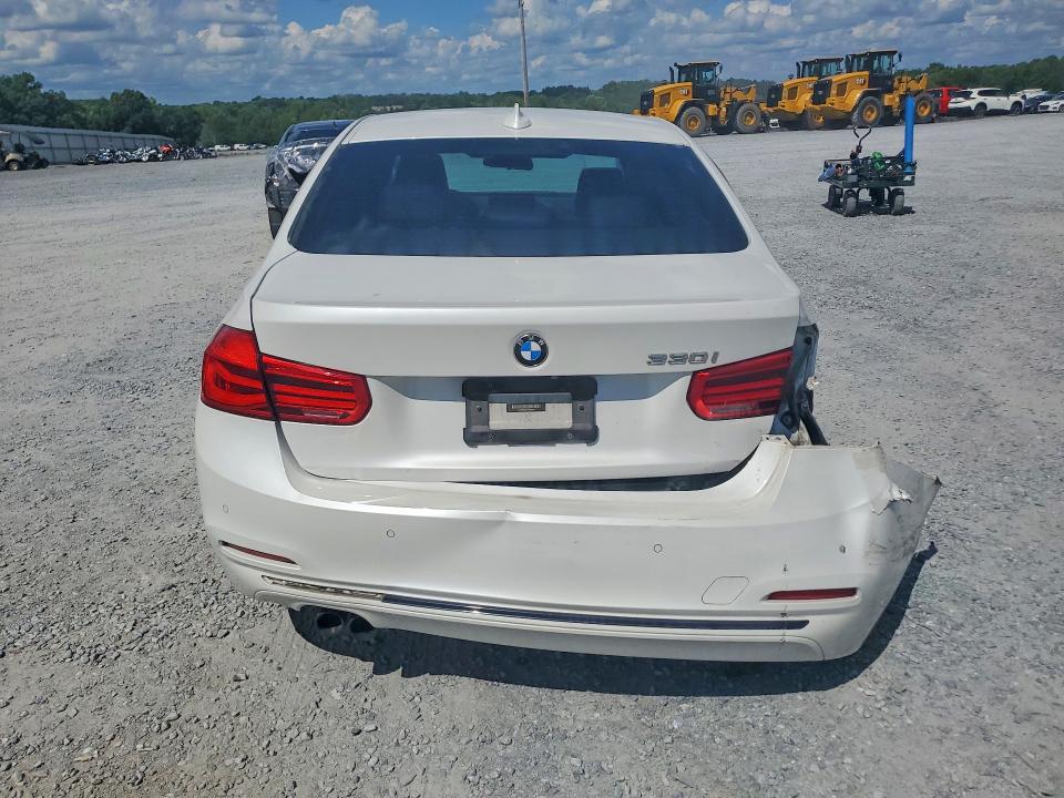 63793496 :رقم المزاد ، WBA8B9C51JEE80823 vin ، 2018 Bmw 330 مزاد بيع