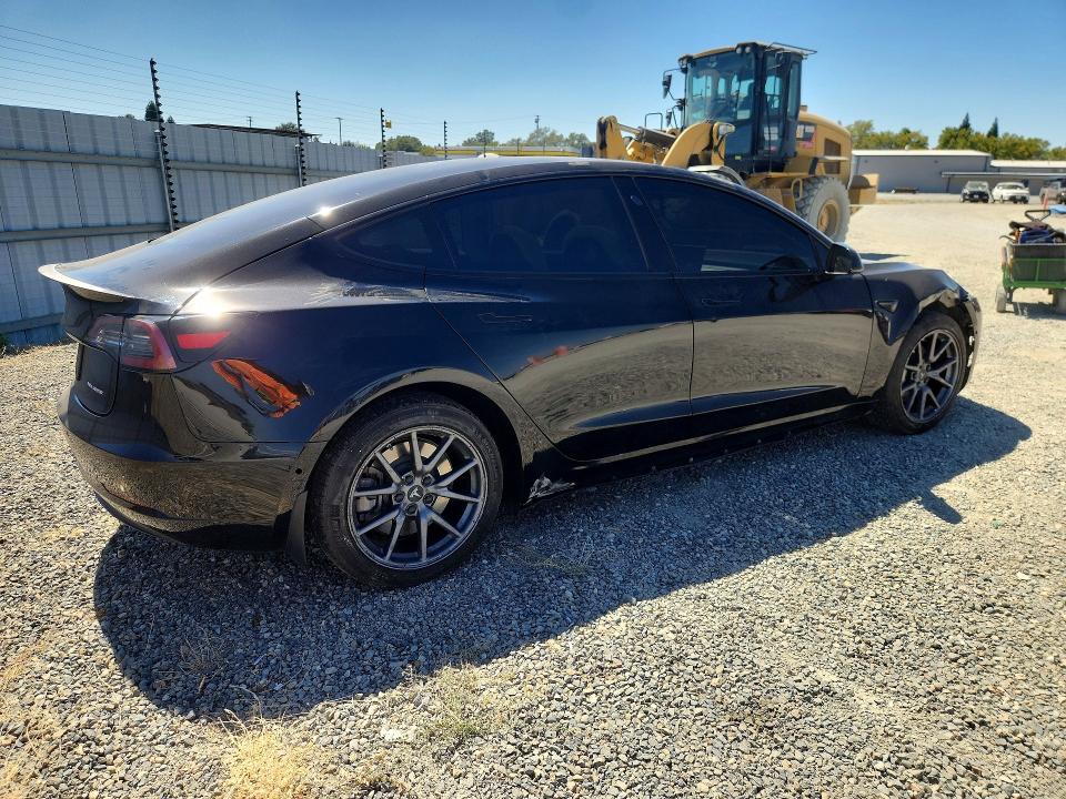 65211496 :رقم المزاد ، 5YJ3E1EB4JF170623 vin ، 2018 Tesla Model 3 مزاد بيع