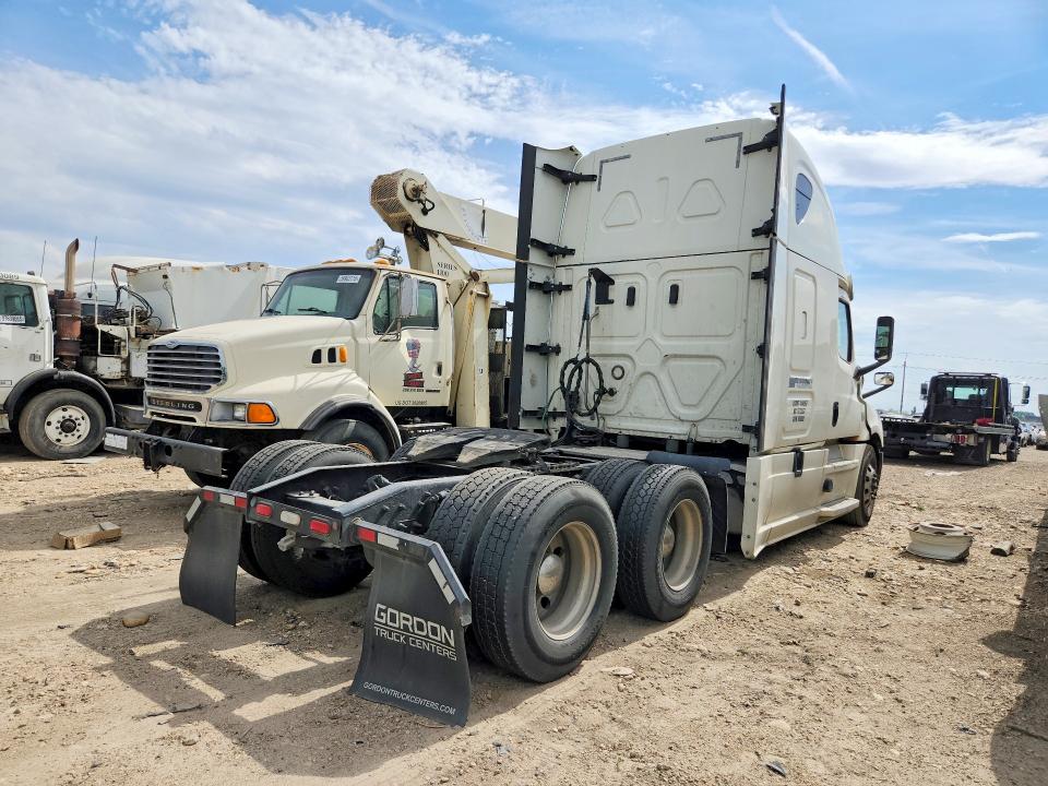 2018 Freightliner Cascadia 126 მანქანა იყიდება აუქციონზე, vin: 3AKJHHDR1JSJW4035, აუქციონის ნომერი: 64996866