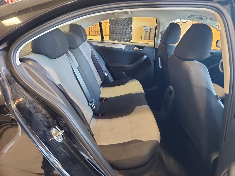 63025156 :رقم المزاد ، 3VW2B7AJ9HM395868 vin ، 2017 Volkswagen Jetta مزاد بيع