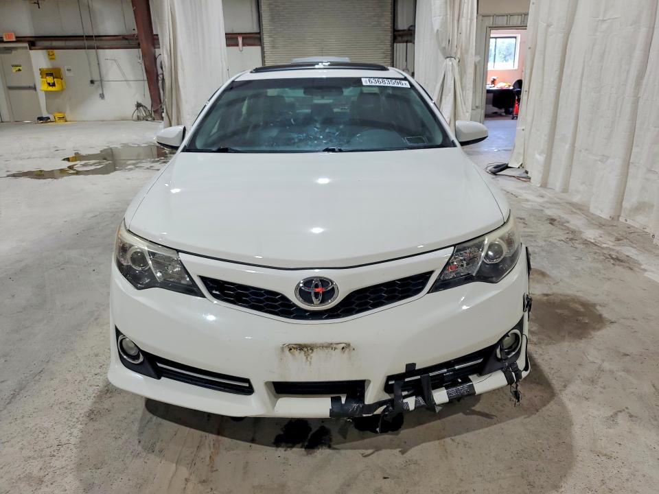 63683596 :رقم المزاد ، 4T1BF1FK5EU771717 vin ، 2014 Toyota Camry مزاد بيع