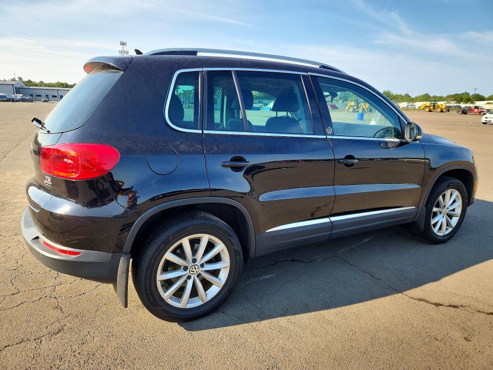 64728406 :رقم المزاد ، WVGSV7AX5HK026426 vin ، 2017 Volkswagen Tiguan مزاد بيع
