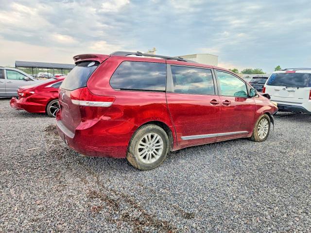 64577956 :رقم المزاد ، 5TDYK3DC9BS087013 vin ، 2011 Toyota Sienna مزاد بيع