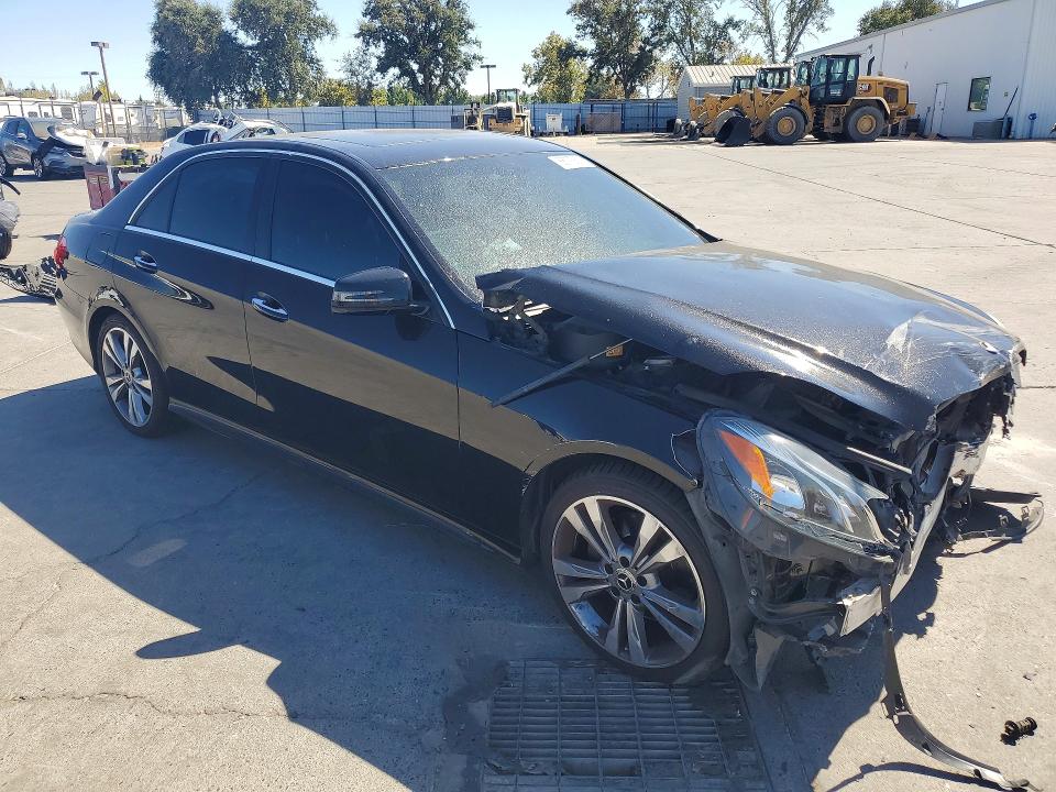 66775576 :رقم المزاد ، WDDHF5KB1EB014228 vin ، 2014 Mercedes-benz E مزاد بيع