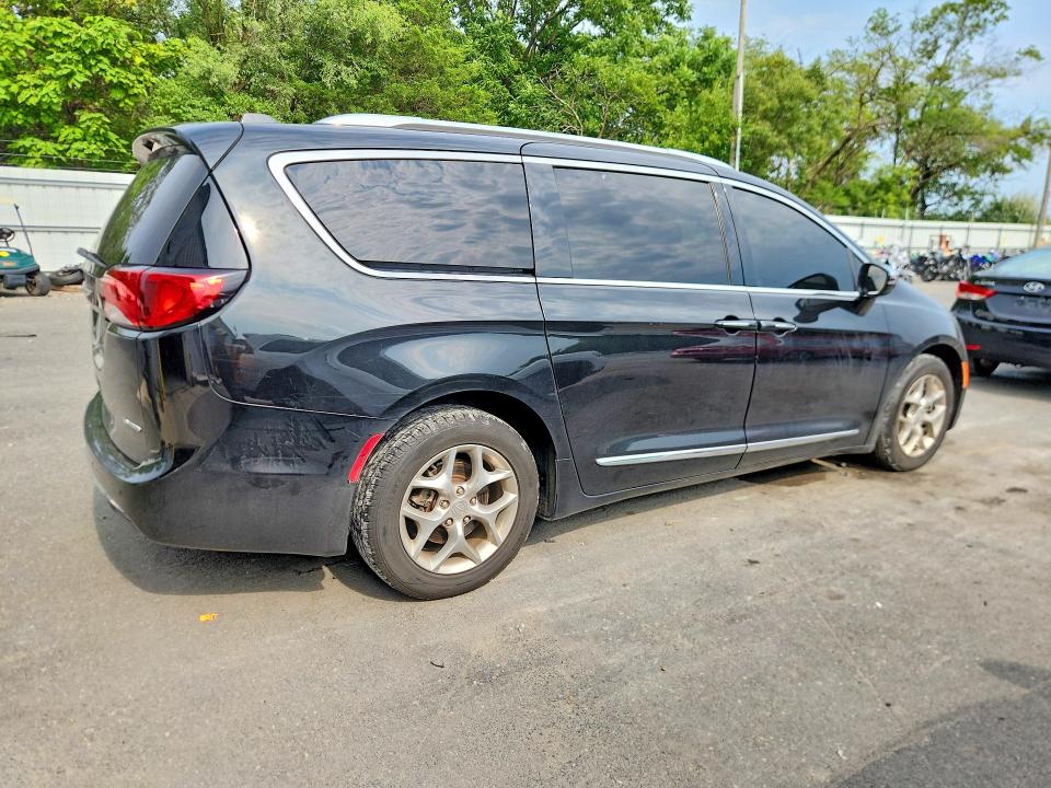64447966 :رقم المزاد ، 2C4RC1GG0JR273986 vin ، 2018 Chrysler Pacifica مزاد بيع
