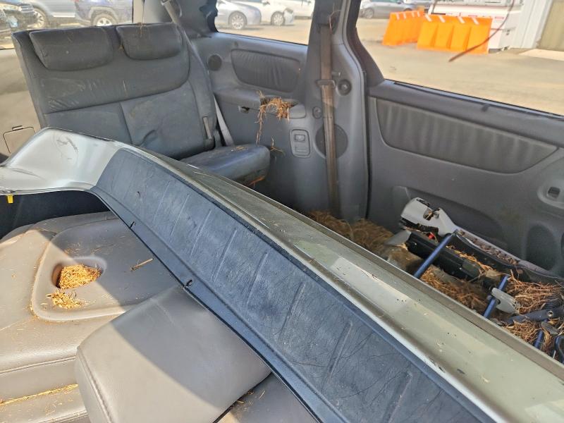 64736816 :رقم المزاد ، 5TDZA22C64S093939 vin ، 2004 Toyota Sienna مزاد بيع