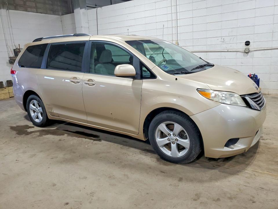2011 Toyota Sienna მანქანა იყიდება აუქციონზე, vin: 5TDKK3DCXBS062658, აუქციონის ნომერი: 63599696