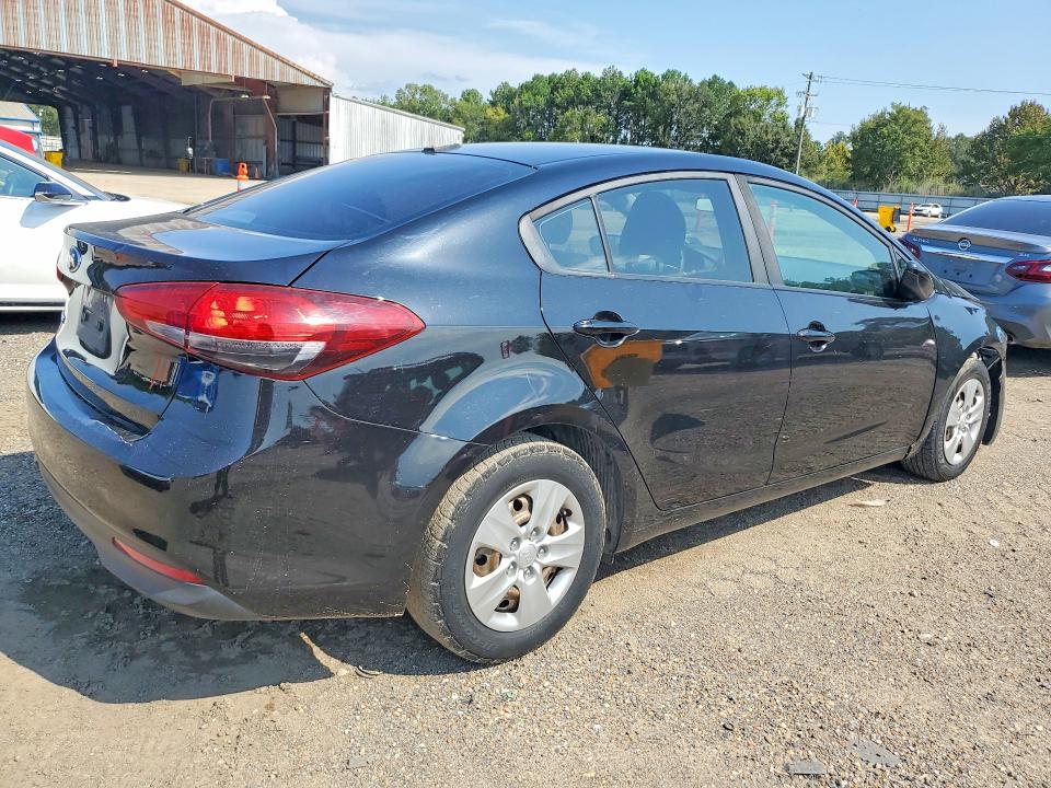 66574686 :رقم المزاد ، 3KPFK4A74JE245433 vin ، 2018 Kia Forte مزاد بيع