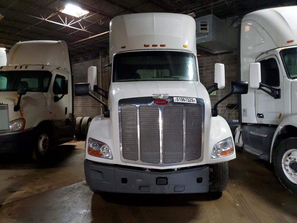 61967526 :رقم المزاد ، 1XPBA48X7HD428519 vin ، 2017 Peterbilt 579 مزاد بيع