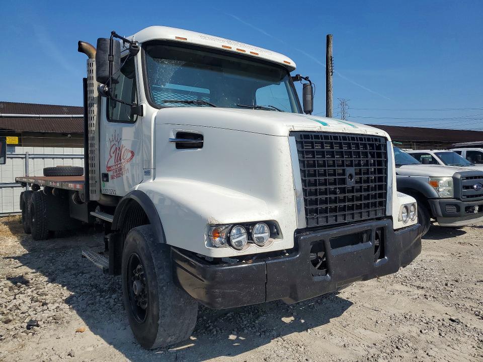 Продажа на аукционе авто 2004 Volvo Vhd, vin: 4V5KC9GF54N352496, номер лота: 65636976