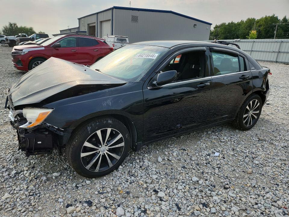 64218646 :رقم المزاد ، 1C3CCBBGXDN747354 vin ، 2013 Chrysler 200 مزاد بيع