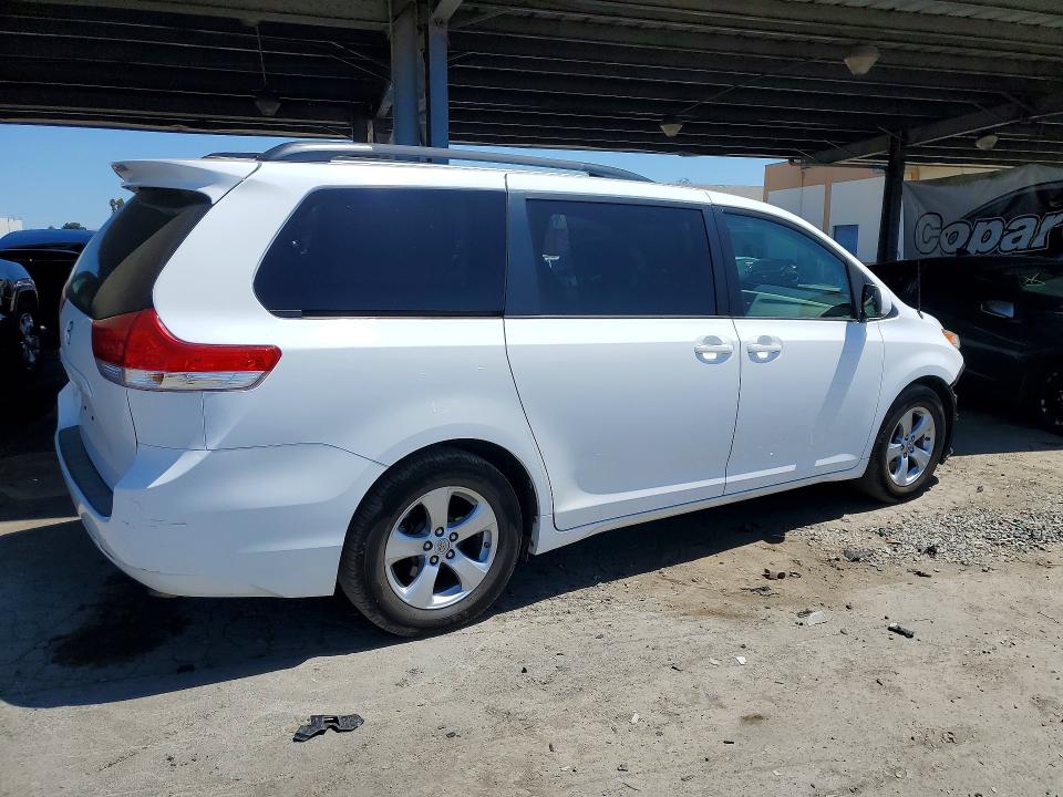 Продажа на аукционе авто 2014 Toyota Sienna, vin: 5TDKK3DC2ES511111, номер лота: 64293096