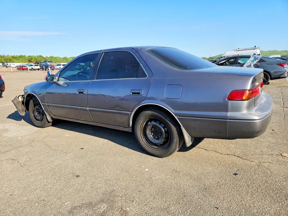 65121586 :رقم المزاد ، 4T1BF22K2WU073451 vin ، 1998 Toyota Camry مزاد بيع