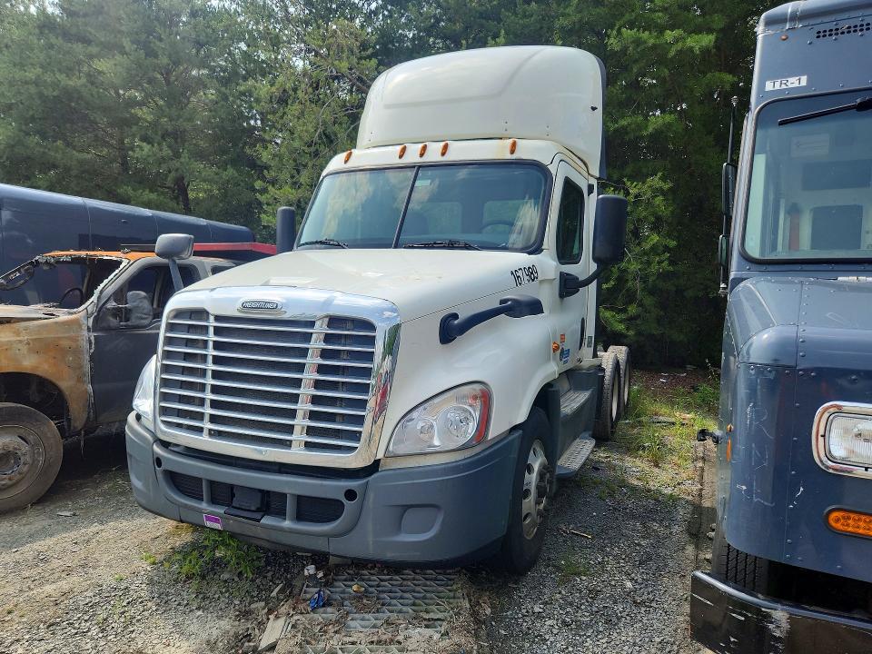 Auction sale of the 2016 Freightliner Cascadia 125, vin: 3AKJGEDV4GSGV3734, lot number: 64238226