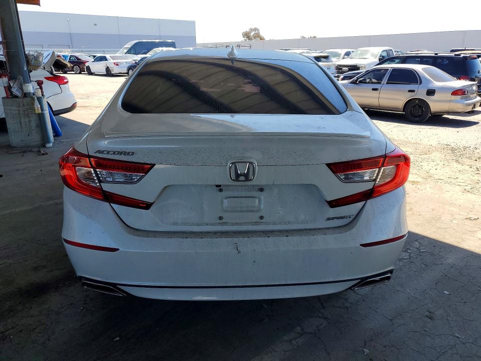 65284706 :رقم المزاد ، 1HGCV1F38JA147833 vin ، 2018 Honda Accord مزاد بيع