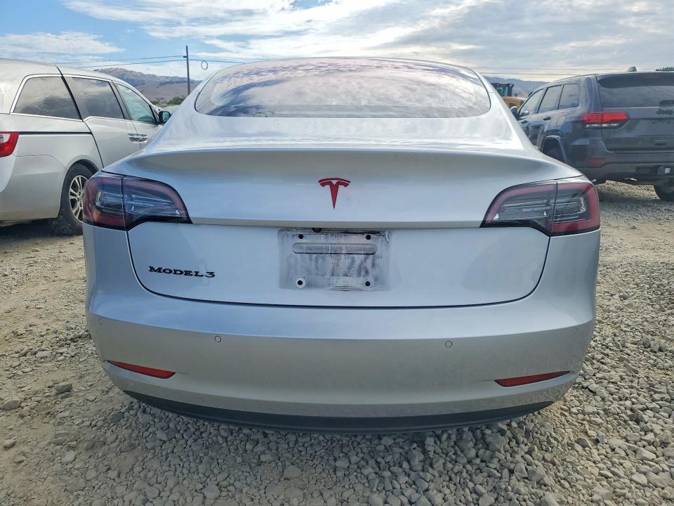 66834666 :رقم المزاد ، 5YJ3E1EA9JF008784 vin ، 2018 Tesla Model 3 مزاد بيع